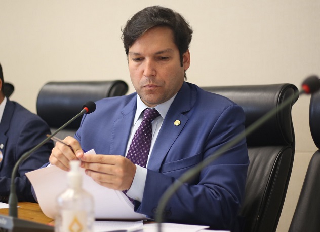 Deputado Robério Negreiros propõe vacinação domiciliar para autistas e política de apoio a síndrome rara