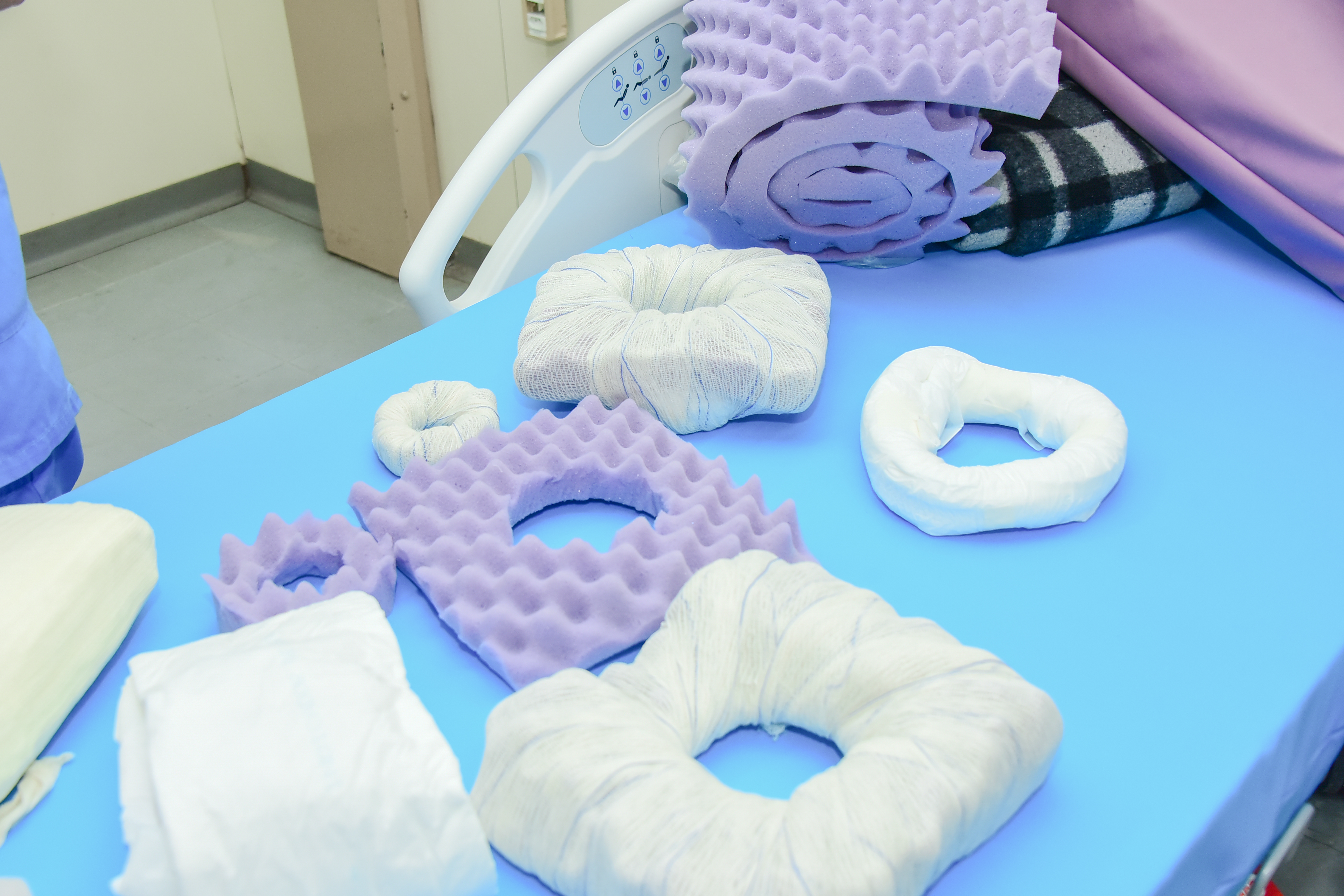 Colaboradora do IgesDF transforma reaproveitamento em cuidado e conforto na UTI do Hospital de Base