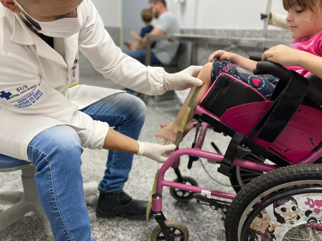 Oficina Ortopédica Itinerante do Crer entrega dispositivos em Aparecida de Goiânia