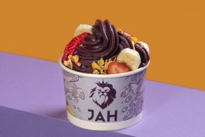 Verão com sabor de Brasil: JAH Açaí convida o público a se refrescar com combinações criativas, naturais e cheias de energia