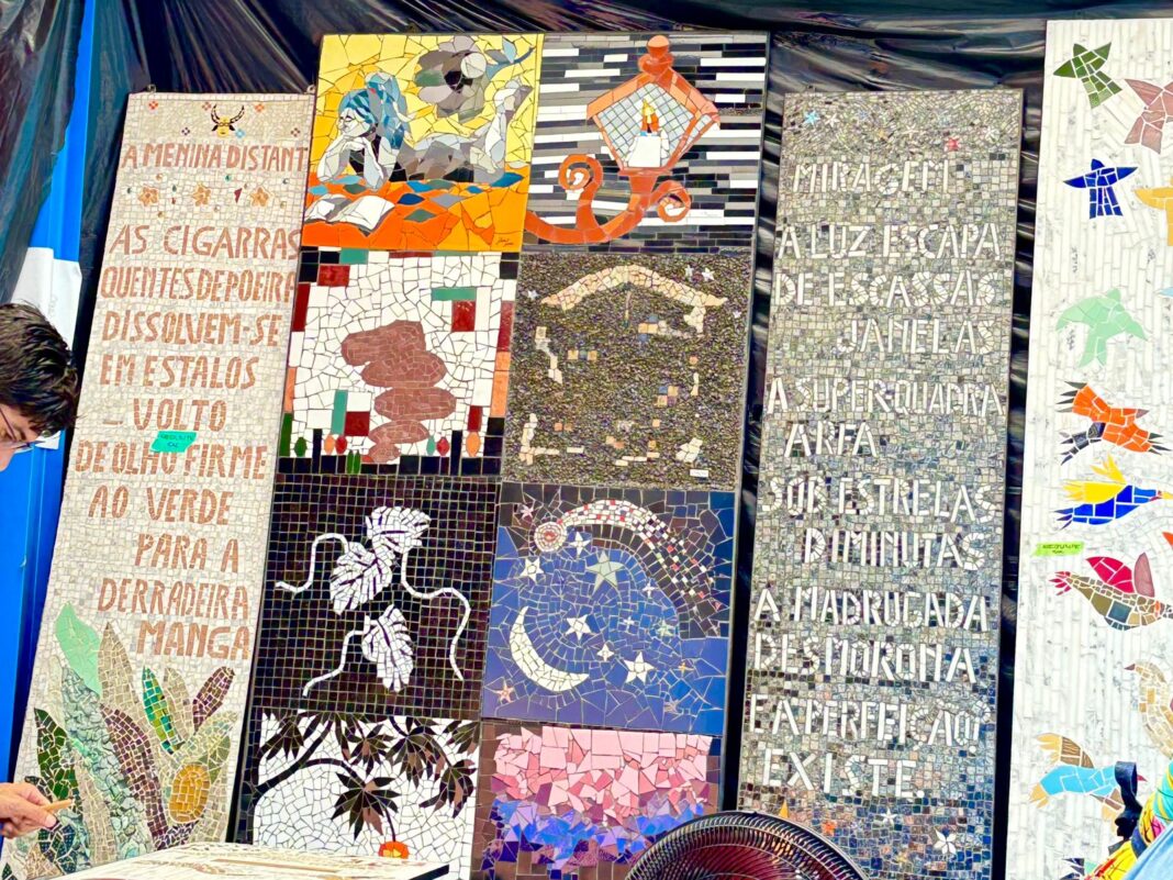 Tititi dos Mosaicos marca instalação da nova fachada da Biblioteca Demonstrativa Tititi dos Mosaicos marca instalação da nova fachada da Biblioteca Demonstrativa