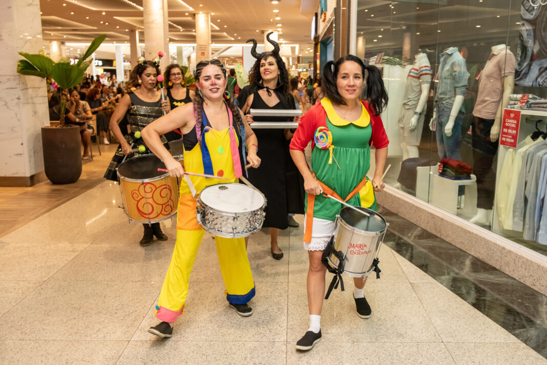 Cortejo de Carnaval anima TGS com samba, percussão e tradição brasiliense