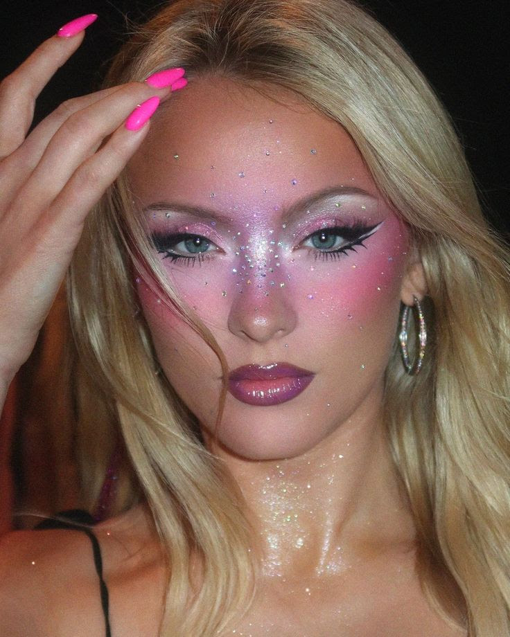 Efeito Zara Larsson: maquiagem com estética maximalista é tendência e vira aposta para o Carnaval 2026