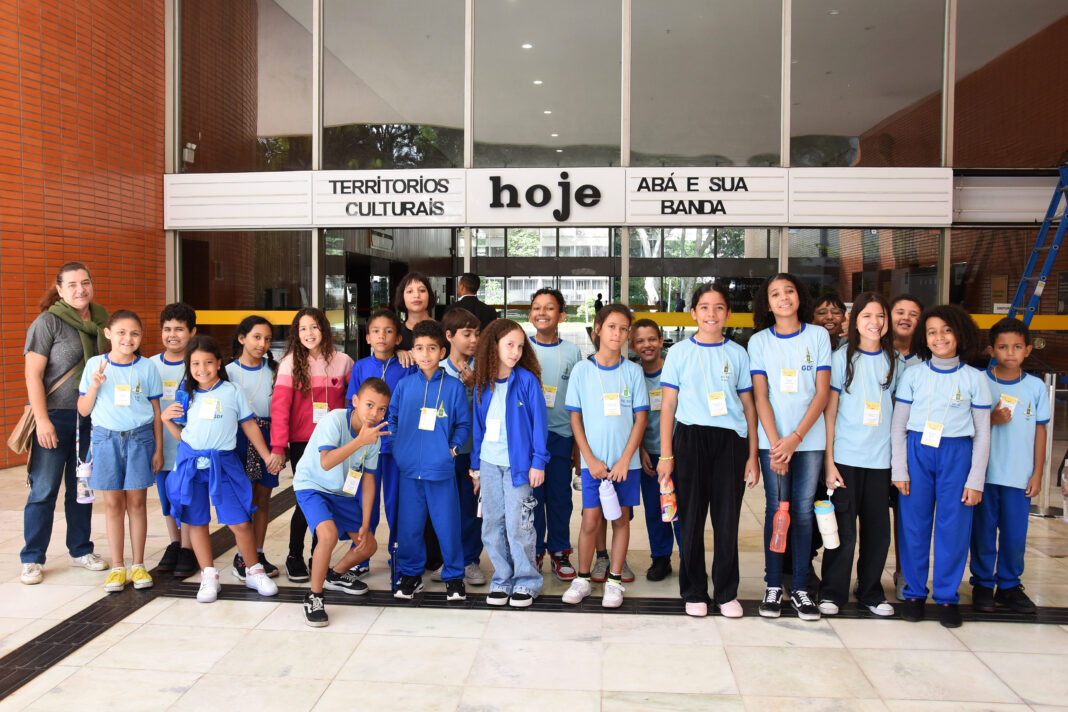 Alunos da rede pública de ensino vão ao Cine Brasília em atividade pedagógica Alunos da rede pública de ensino vão ao Cine Brasília em atividade pedagógica
