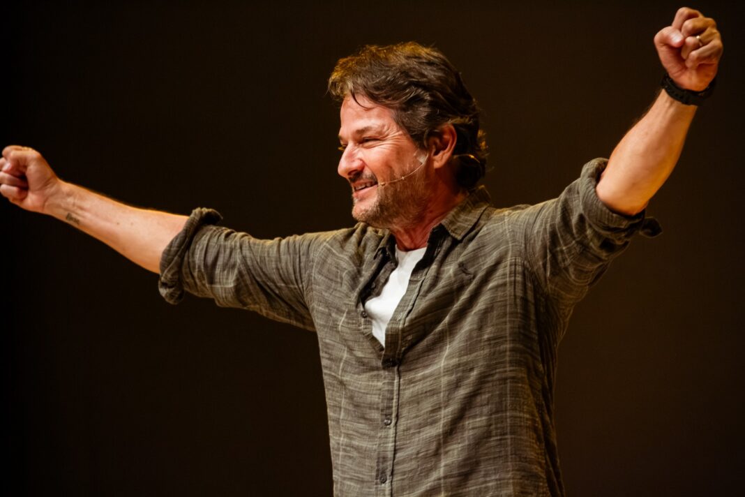 Marcelo Serrado apresenta espetáculo “Terapia” em Goiânia e Anápolis no mês de maio