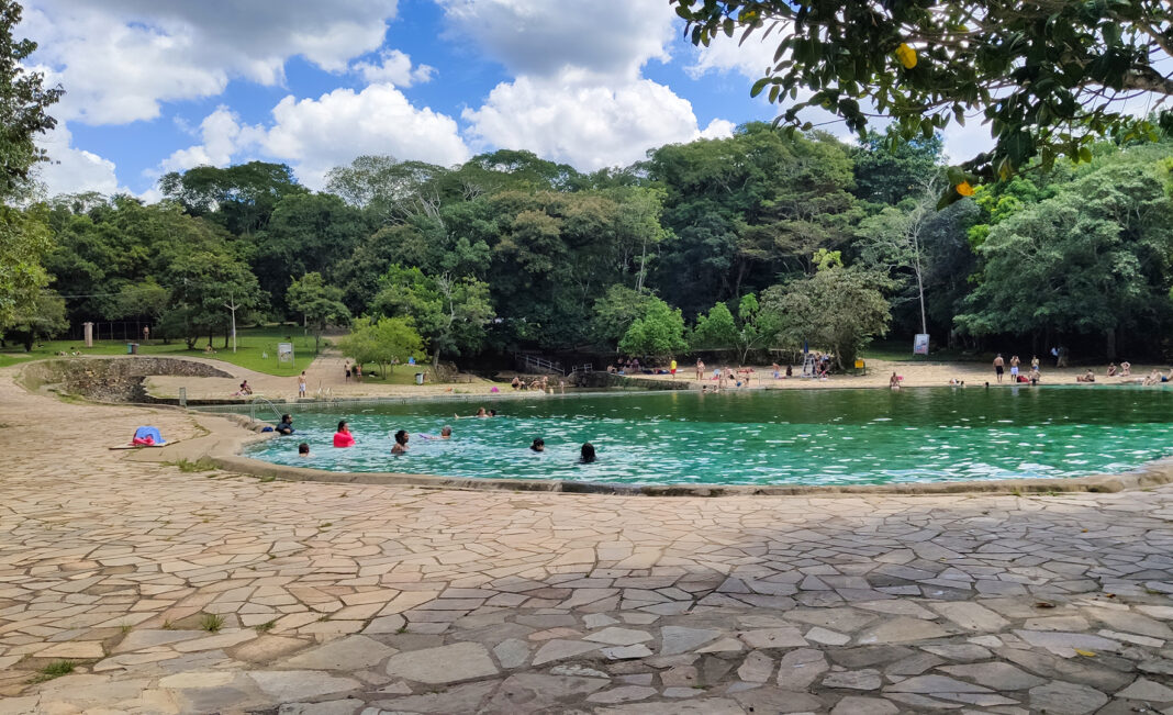 O olhar artístico de 400 crianças da Rede Pública de Ensino para a criação de painéis de azulejos em oficinas