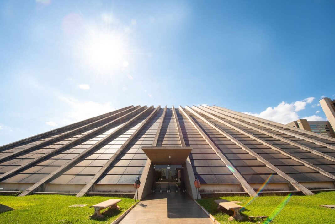 Cultura assina ordem de serviço para etapa final de restauro do Teatro Nacional