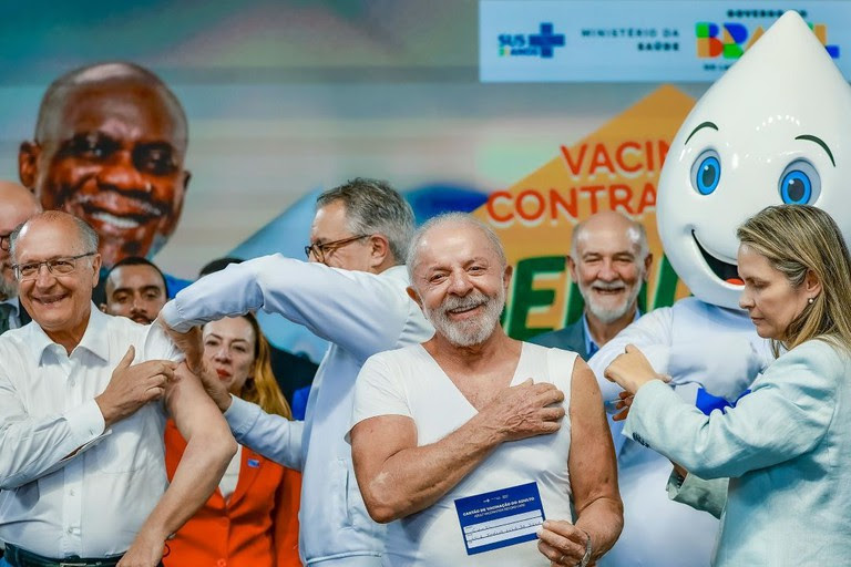 Com Lula e Alckmin vacinados em Anápolis (GO), Governo do Brasil promove a Campanha Nacional de Vacinação contra a Influenza Com Lula e Alckmin vacinados em Anápolis (GO), Governo do Brasil promove a Campanha Nacional de Vacinação contra a Influenza