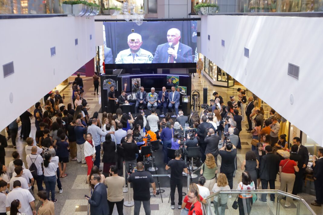 Ida do primeiro brasileiro ao espaço completa 20 anos e recebe homenagem no Congresso Ida do primeiro brasileiro ao espaço completa 20 anos e recebe homenagem no Congresso