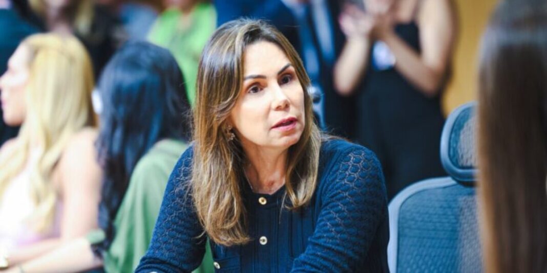 Renata Noleto é a nova secretária da Economia de Goiás Renata Noleto é a nova secretária da Economia de Goiás