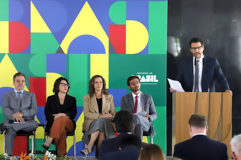 Em evento no Palácio do Planalto, Governo do Brasil formaliza o protocolo para investigar crimes contra jornalistas e comunicadores Em evento no Palácio do Planalto, Governo do Brasil formaliza o protocolo para investigar crimes contra jornalistas e comunicadores