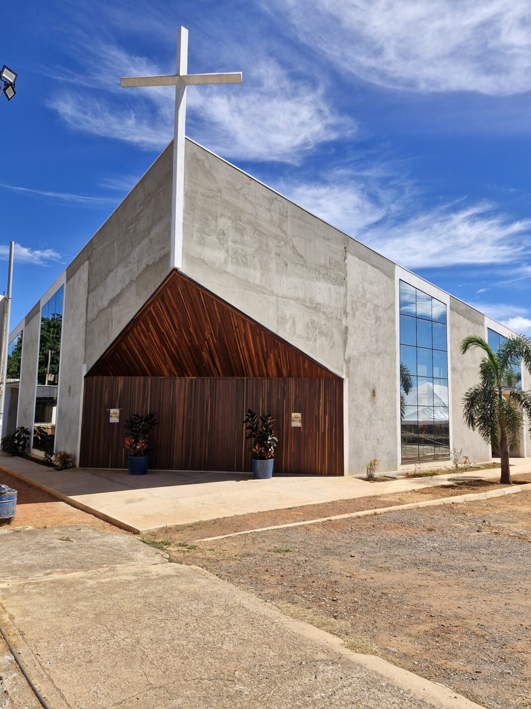 Paróquia Santíssima Trindade do Gama celebra Jubileu de Prata com novena e festejos Paróquia Santíssima Trindade do Gama celebra Jubileu de Prata com novena e festejos