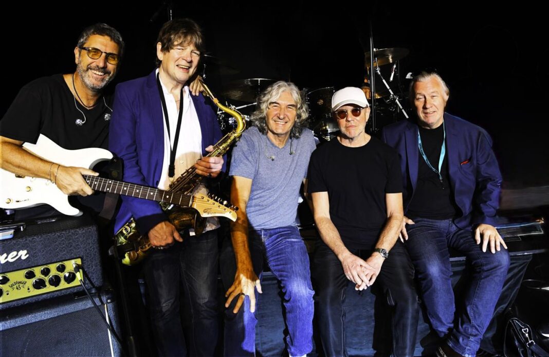 Dire Straits Legacy retorna a Brasília com clássicos que marcaram gerações Dire Straits Legacy retorna a Brasília com clássicos que marcaram gerações