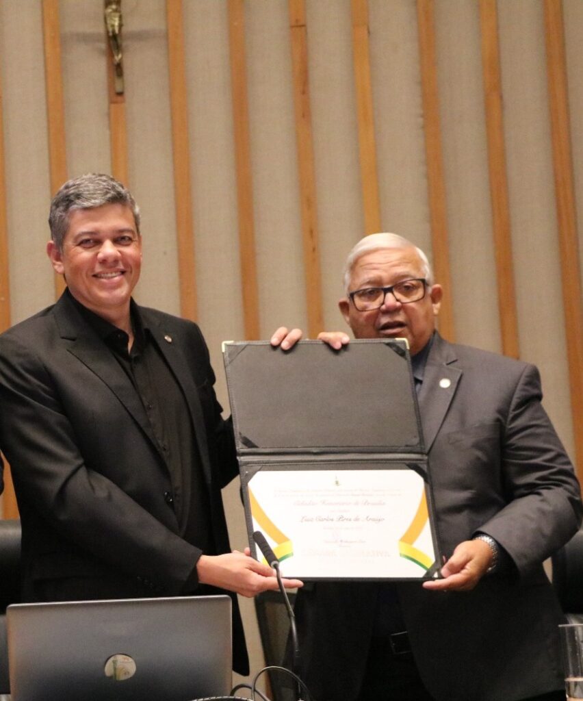 Daniel Donizet concede Título de Cidadão Honorário de Brasília a Luiz Carlos Pires de Araújo Daniel Donizet concede Título de Cidadão Honorário de Brasília a Luiz Carlos Pires de Araújo
