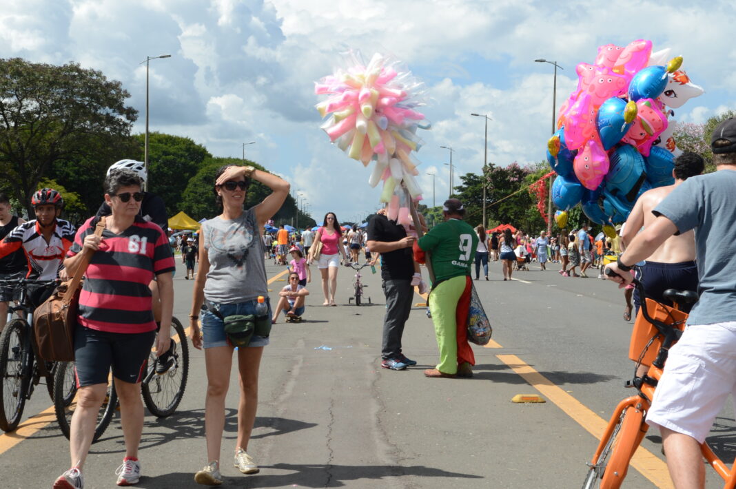 Afeto que acolhe: evento no Eixão do Lazer marca o Dia Mundial do Acolhimento Familiar no DF Afeto que acolhe: evento no Eixão do Lazer marca o Dia Mundial do Acolhimento Familiar no DF