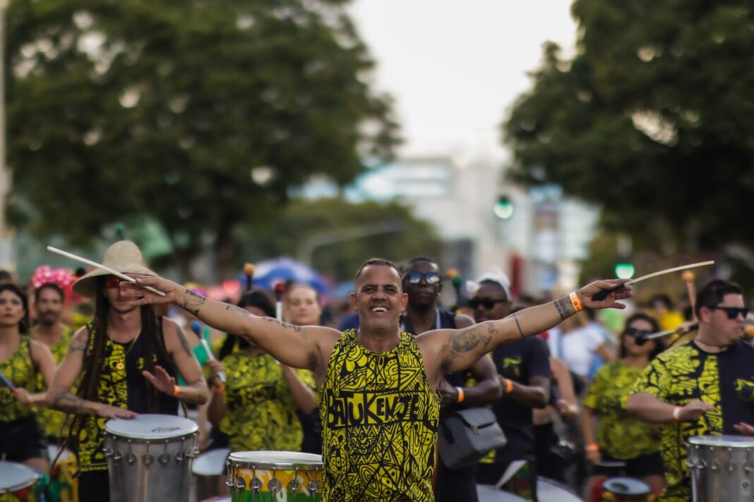 Batukenjé Orquestrado leva concertos e oficinas gratuitas de percussão para três regiões do DF Batukenjé Orquestrado leva concertos e oficinas gratuitas de percussão para três regiões do DF