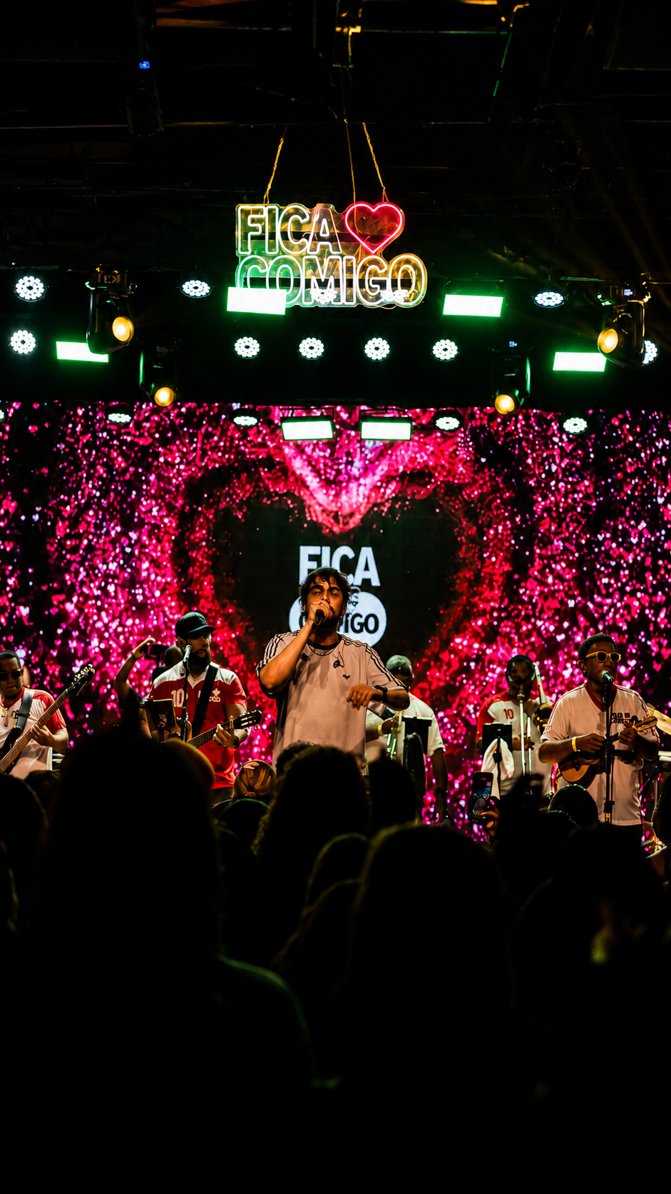 Rogerinho, Fica Comigo, Arraiá dos Rosa e Banda Eva animam segundo fim de semana Na Praia Festival Rogerinho, Fica Comigo, Arraiá dos Rosa e Banda Eva animam segundo fim de semana Na Praia Festival