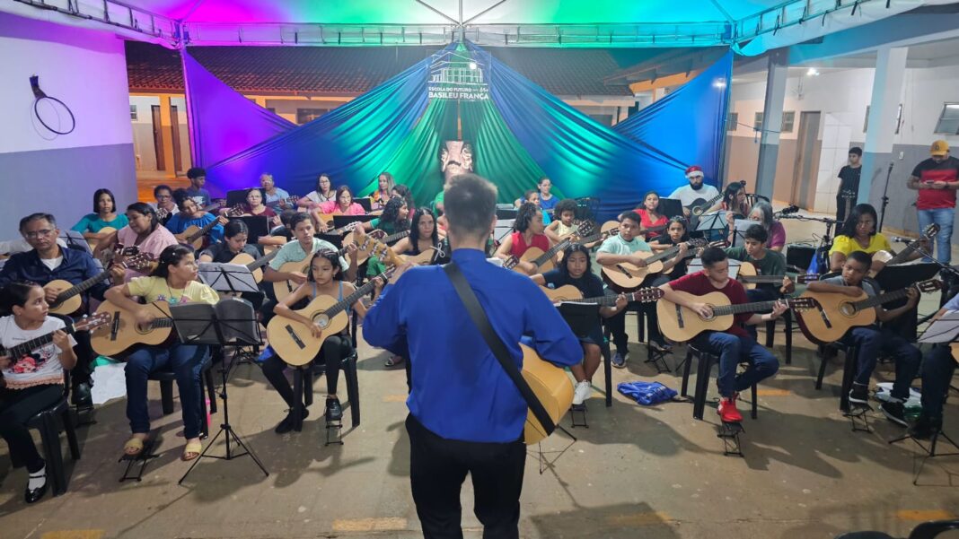 Escolas do Futuro de Goiás oferecem 434 vagas para cursos gratuitos de Teatro e Violão em sete municípios Escolas do Futuro de Goiás oferecem 434 vagas para cursos gratuitos de Teatro e Violão em sete municípios