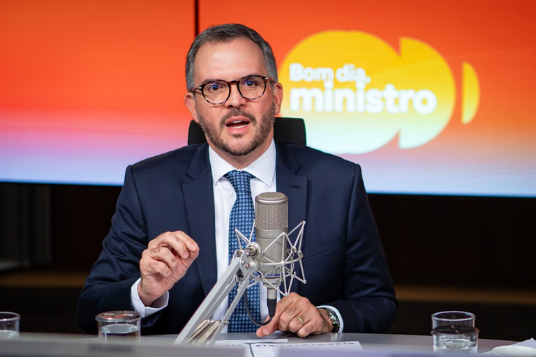 “O Governo do Brasil agiu rápido para reduzir os impactos da crise do combustível ao consumidor”, diz o ministro Tomé Franca “O Governo do Brasil agiu rápido para reduzir os impactos da crise do combustível ao consumidor”, diz o ministro Tomé Franca