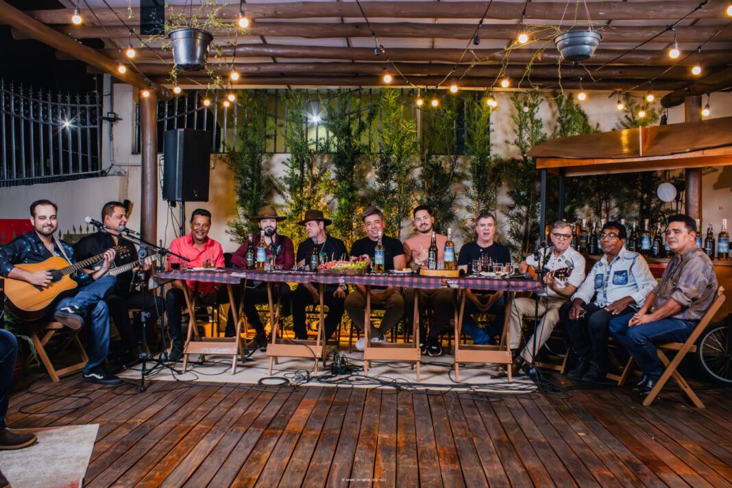 Projeto reúne estrelas do sertanejo goiano em noite dedicada à cultura e à amizade Projeto reúne estrelas do sertanejo goiano em noite dedicada à cultura e à amizade