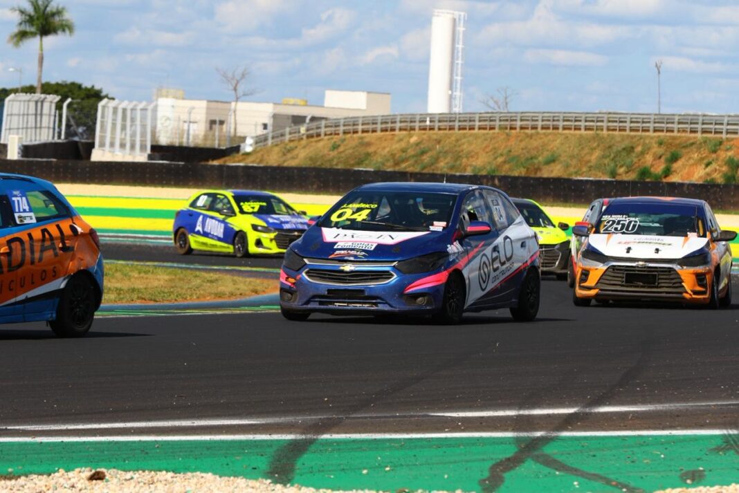 Velocidade e adrenalina marcam mais uma etapa do Marcas e Pilotos GO e da Fórmula Millenium Velocidade e adrenalina marcam mais uma etapa do Marcas e Pilotos GO e da Fórmula Millenium
