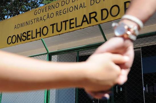 Canais de atendimento ajudam no combate a violações de direitos de crianças e adolescentes no DF Canais de atendimento ajudam no combate a violações de direitos de crianças e adolescentes no DF