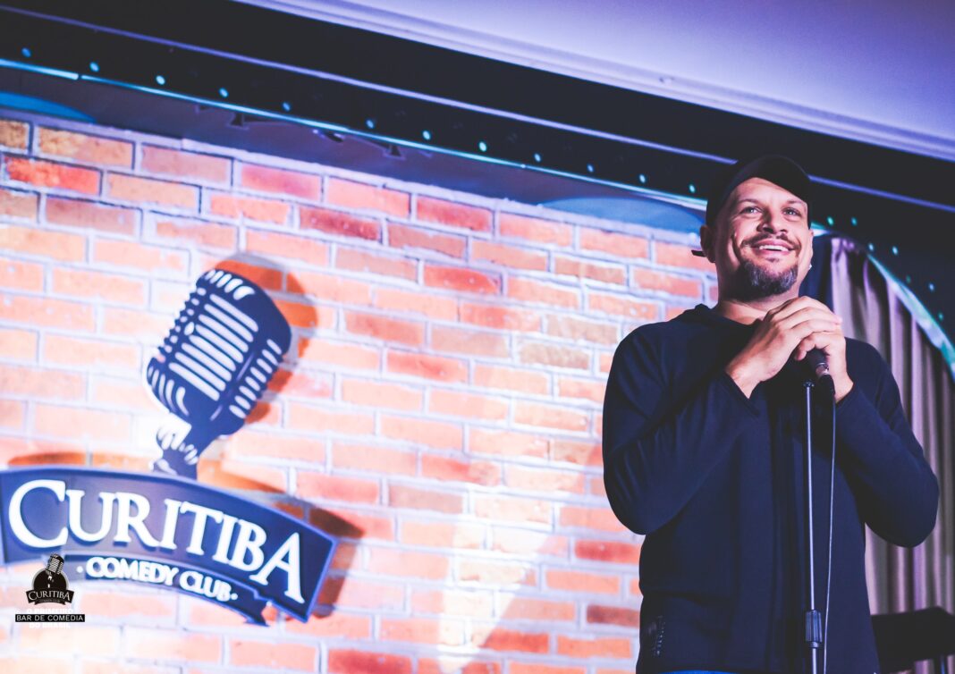 No dia 02.08, o humorista Paulo Mansur, maior comediante umbandista do mundo, se apresenta em Brasília No dia 02.08, o humorista Paulo Mansur, maior comediante umbandista do mundo, se apresenta em Brasília