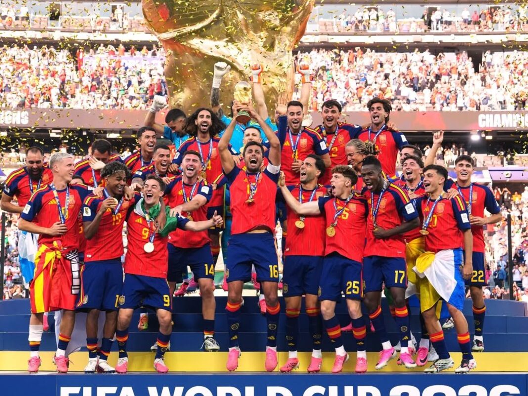 Copa do Mundo: Espanha fura retranca argentina e vence com gol na prorrogação Copa do Mundo: Espanha fura retranca argentina e vence com gol na prorrogação