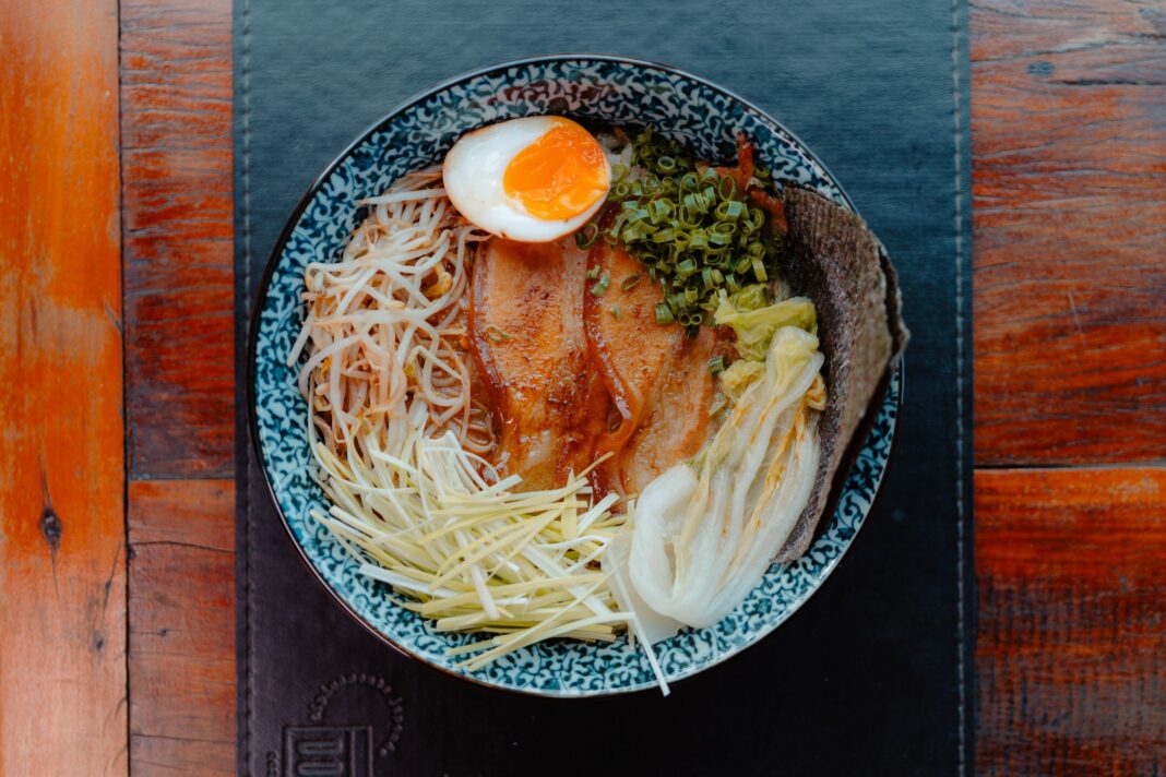 Donburi aposta em pratos quentes para transformar o inverno brasiliense em uma experiência de conforto e sabor Donburi aposta em pratos quentes para transformar o inverno brasiliense em uma experiência de conforto e sabor