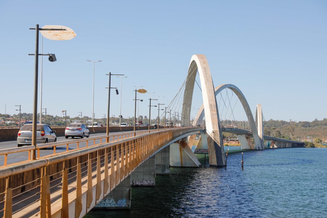 Velocidade máxima na via JK é reduzida de 80 km/h para 60 km/h Velocidade máxima na via JK é reduzida de 80 km/h para 60 km/h