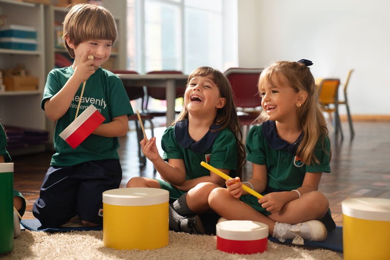 Com tantas escolas prometendo a mesma coisa, como escolher melhor? Com tantas escolas prometendo a mesma coisa, como escolher melhor?