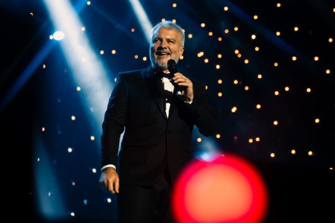 Clássicos de Frank Sinatra ganham tributo em voz e piano no Teatro Nacional Clássicos de Frank Sinatra ganham tributo em voz e piano no Teatro Nacional