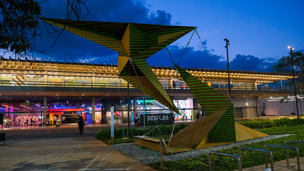 Do aço que ajudou a construir Brasília à arte: Pinheiro Ferragens agora faz parte de monumento no coração da capital Do aço que ajudou a construir Brasília à arte: Pinheiro Ferragens agora faz parte de monumento no coração da capital