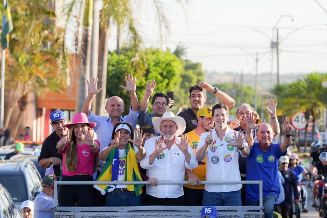Daniel Vilela reúne aliados e mais de 300 veículos em Aragoiânia Daniel Vilela reúne aliados e mais de 300 veículos em Aragoiânia