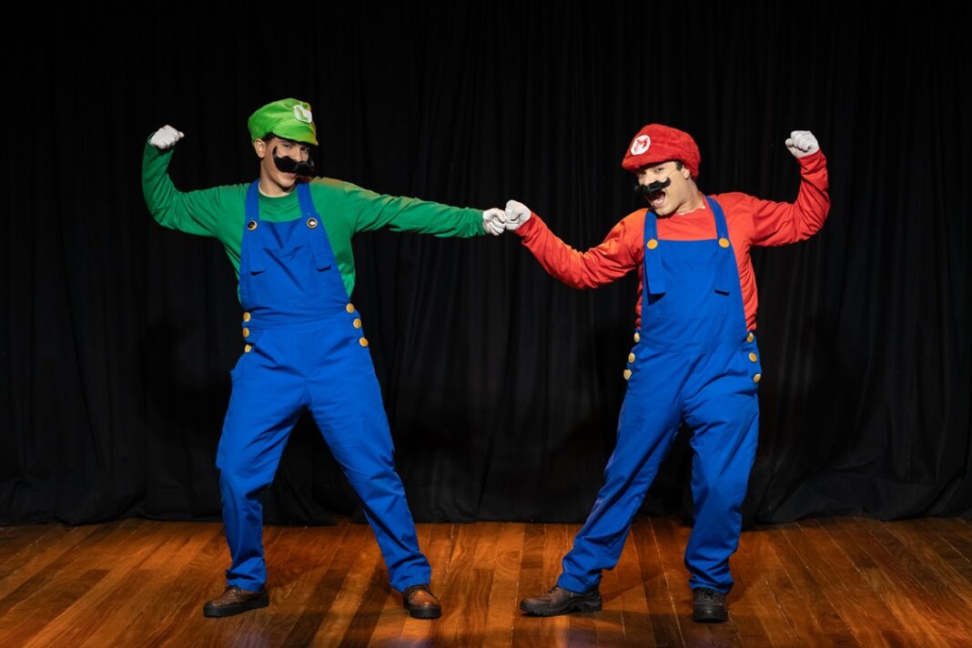Mario e Luigi levam aventura e diversão ao palco em espetáculo para toda a família Mario e Luigi levam aventura e diversão ao palco em espetáculo para toda a família