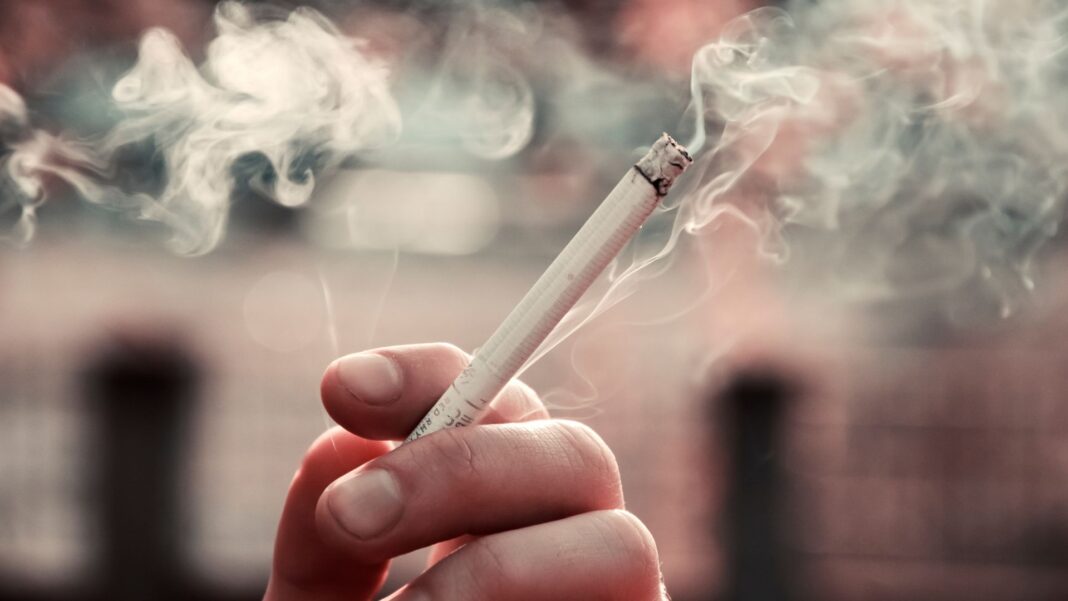 Tabagismo volta a crescer no Brasil e acende alerta para uso de cigarros eletrônicos entre jovens Tabagismo volta a crescer no Brasil e acende alerta para uso de cigarros eletrônicos entre jovens