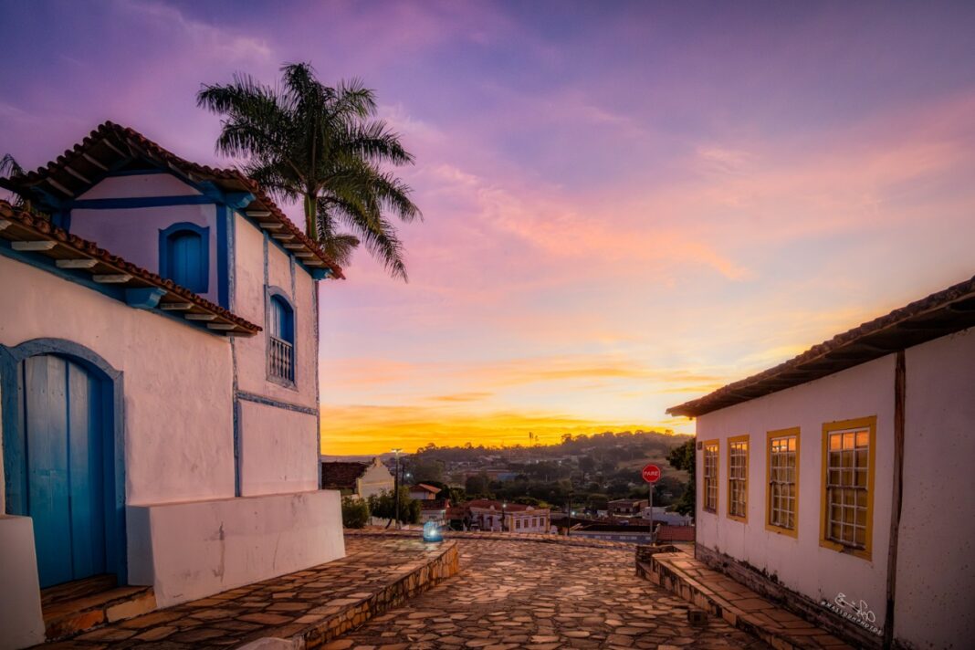 Primeira Trilha Poética reúne literatura, música e cultura no Centro Histórico de Corumbá de Goiás Primeira Trilha Poética reúne literatura, música e cultura no Centro Histórico de Corumbá de Goiás