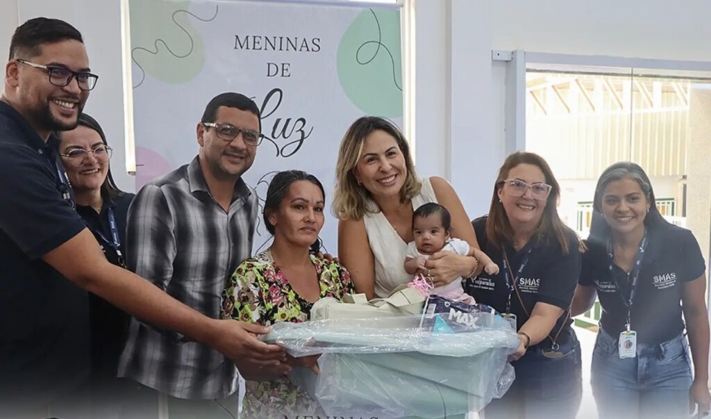 Programa Meninas de Luz entrega 130 enxovais a gestantes acompanhadas pela assistência social Programa Meninas de Luz entrega 130 enxovais a gestantes acompanhadas pela assistência social