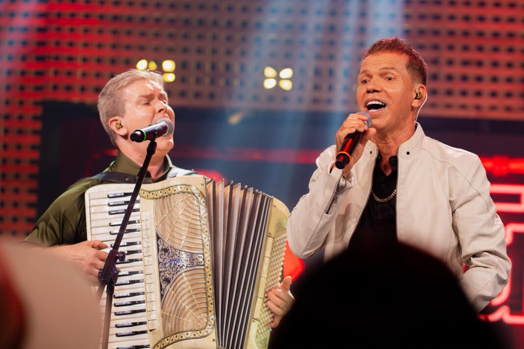 Renato e Raphael conquistam o Top 3 das músicas mais tocadas nas rádios de Goiás em julho Renato e Raphael conquistam o Top 3 das músicas mais tocadas nas rádios de Goiás em julho