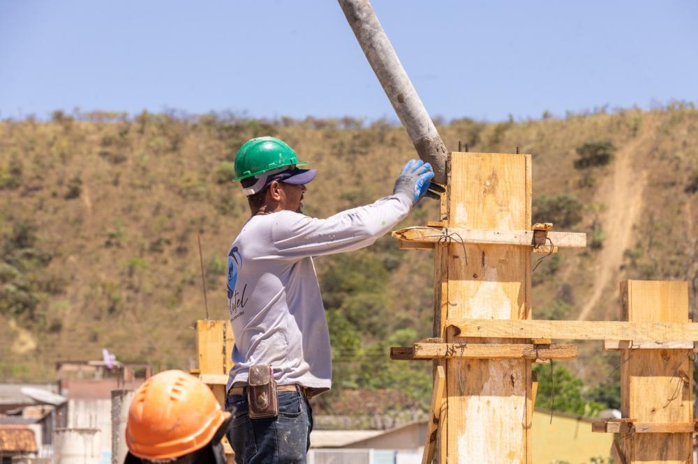 Obras da creche do Residencial Alvorada avançam com início da concretagem Obras da creche do Residencial Alvorada avançam com início da concretagem