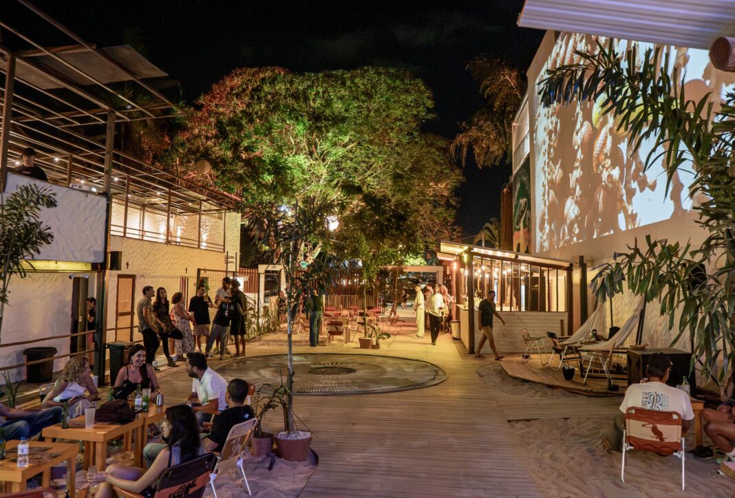 Cápsula Bar inaugura em Brasília espaço com atmosfera inspirada na Chapada dos Veadeiros Cápsula Bar inaugura em Brasília espaço com atmosfera inspirada na Chapada dos Veadeiros