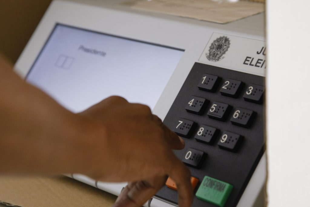 Eleições: é possível votar com o e-título; saiba mais sobre o que levar no domingo (dia 4) Eleições: é possível votar com o e-título; saiba mais sobre o que levar no domingo (dia 4)
