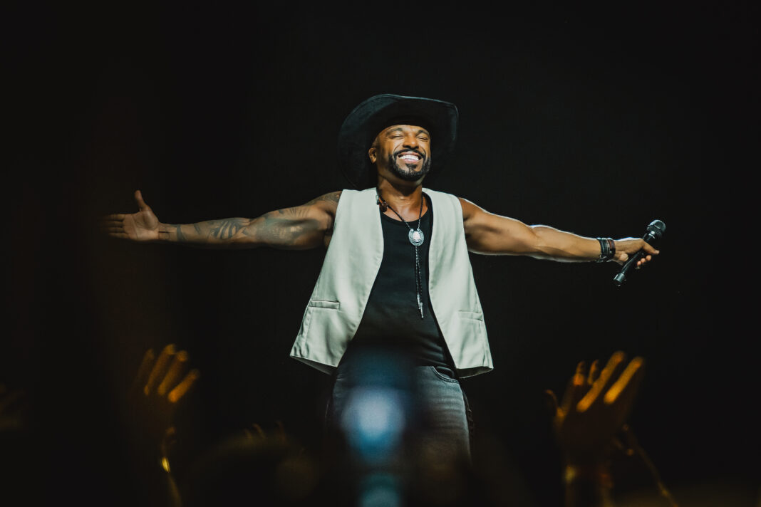 Alexandre Pires leva o encontro entre pagode e sertanejo do “Pagonejo Bão” a Brasília Alexandre Pires leva o encontro entre pagode e sertanejo do “Pagonejo Bão” a Brasília