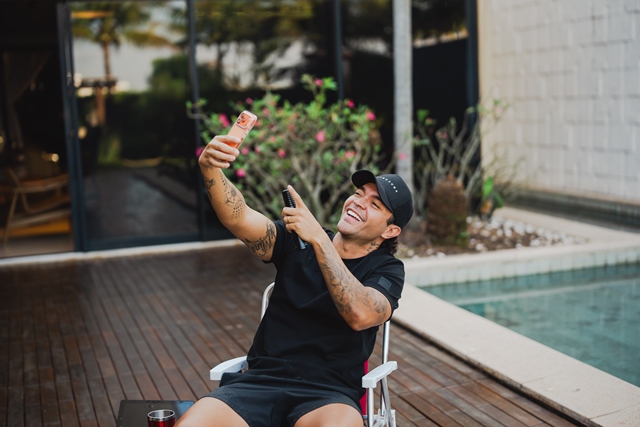 Thiago Brava estreia espetáculo de humor em Goiânia com histórias inéditas da carreira Thiago Brava estreia espetáculo de humor em Goiânia com histórias inéditas da carreira