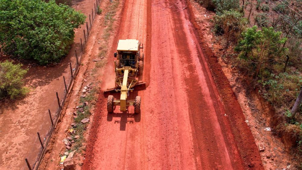 Pavimentação asfáltica avança no Vale das Andorinhas Pavimentação asfáltica avança no Vale das Andorinhas