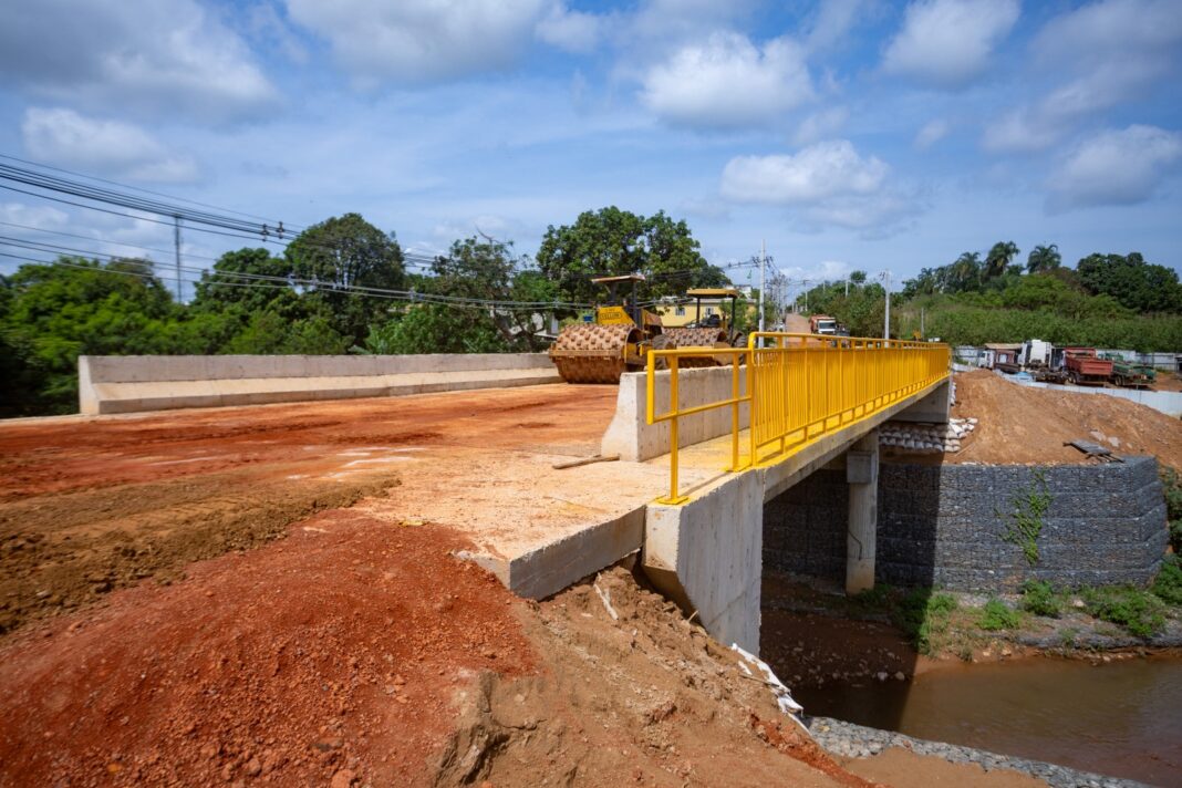 Obras da ponte entre Pacaembu avançam com nivelamento do solo Obras da ponte entre Pacaembu avançam com nivelamento do solo