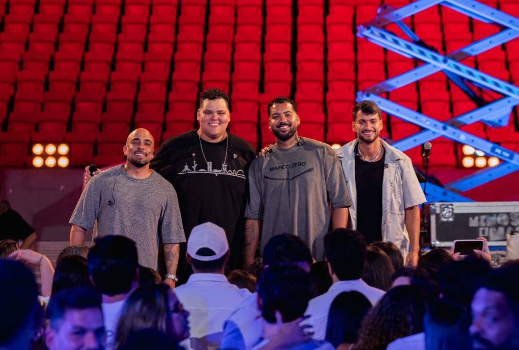Menos é Mais faz mistério sobre novo single, que chega nesta quinta (8) com clipe gravado no gramado da Arena Mané Garrincha Menos é Mais faz mistério sobre novo single, que chega nesta quinta (8) com clipe gravado no gramado da Arena Mané Garrincha
