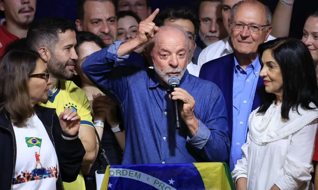 “Vamos mudar o jeito de governar este país”, diz Lula “Vamos mudar o jeito de governar este país”, diz Lula